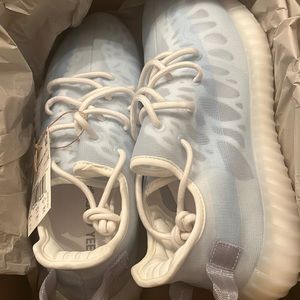 Yeezy Boost 350made by Adidas